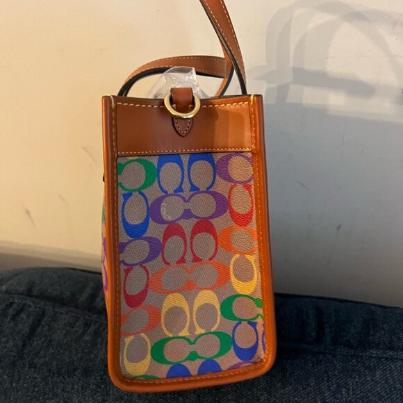 🍵Coach Field Tote 22 In Pride Rainbow - Picture 3 of 6